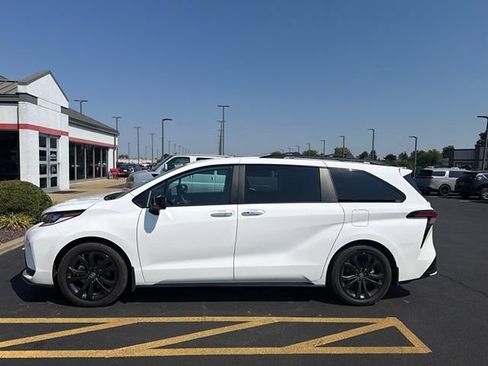 Certified 2025 Toyota Sienna XSE FWD image 3