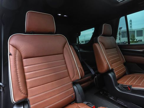 Used 2023 GMC Yukon Denali Ultimate AWD/4WD image 29