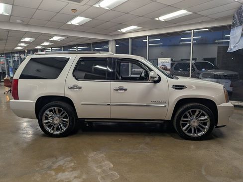 Used 2014 Cadillac Escalade Platinum image 5