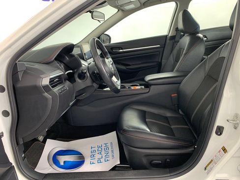 Used 2025 Nissan Altima 2.5 SR FWD image 15