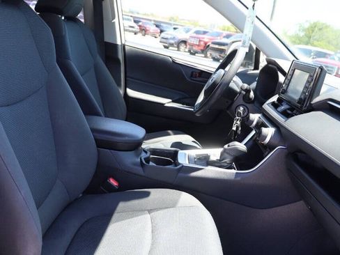 Used 2019 Toyota RAV4 LE AWD/4WD image 15