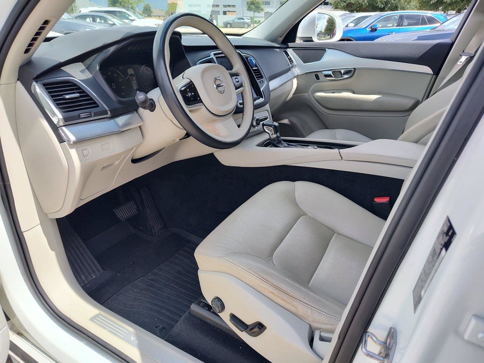 Used 2018 Volvo XC90 T6 Momentum w/ Convenience Package AWD/4WD image 2