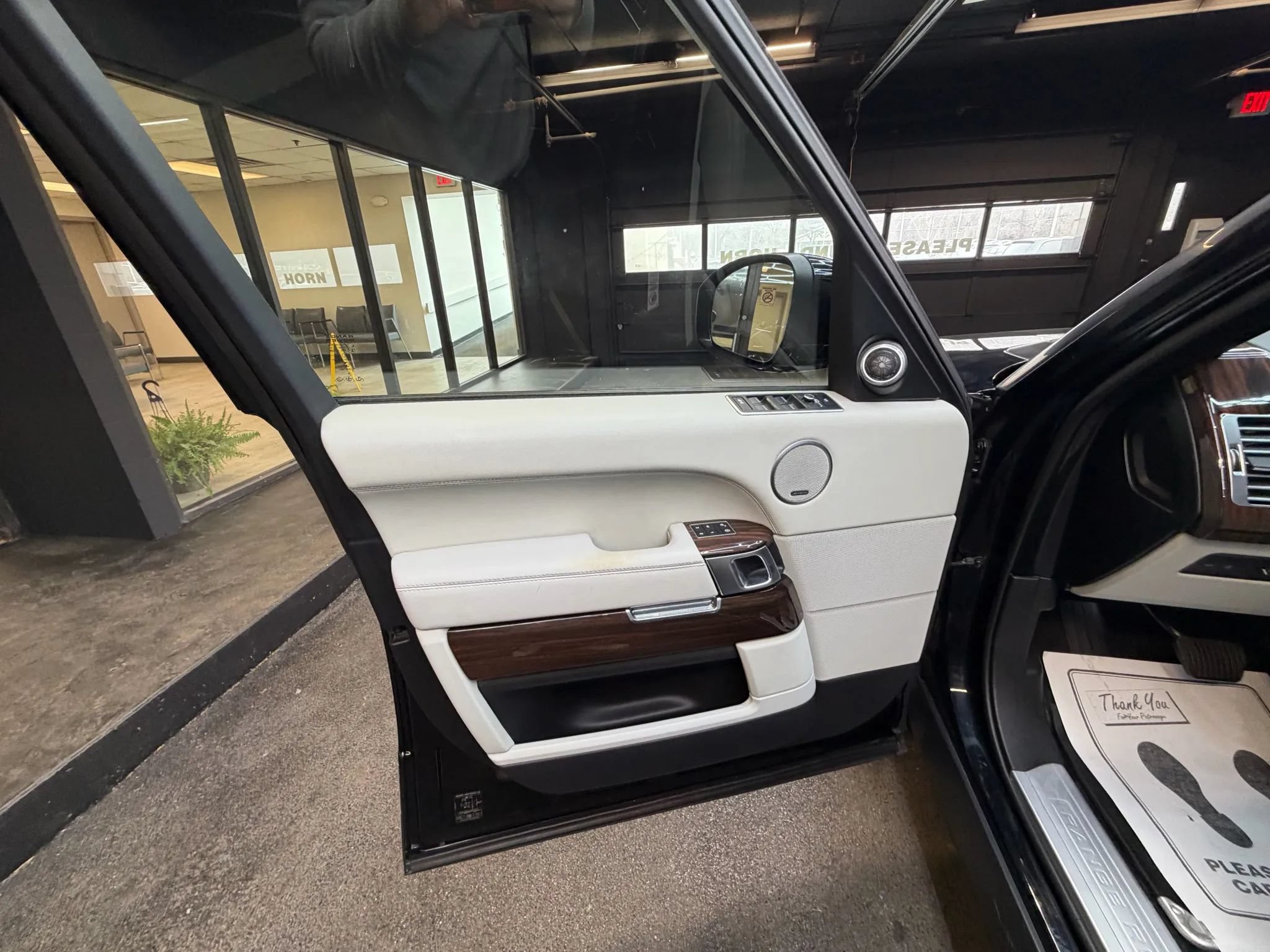 Used 2017 Land Rover Range Rover HSE AWD/4WD image 15