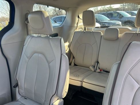 Used 2020 Chrysler Pacifica Limited w/ Tire & Wheel Group image 12