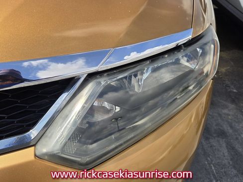 Used 2014 Nissan Rogue SV FWD image 6