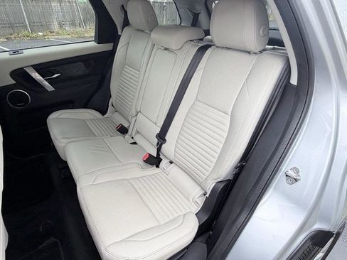 Used 2020 Land Rover Discovery Sport SE image 9
