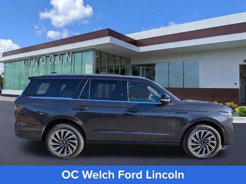 Certified 2025 Lincoln Navigator Black Label AWD/4WD image 4
