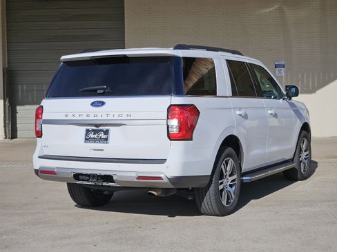 Used 2023 Ford Expedition XLT image 9