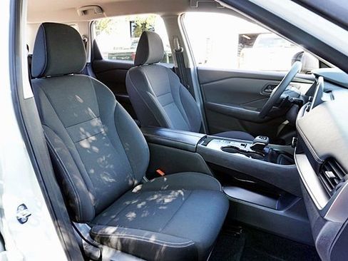 Used 2025 Nissan Rogue S image 12