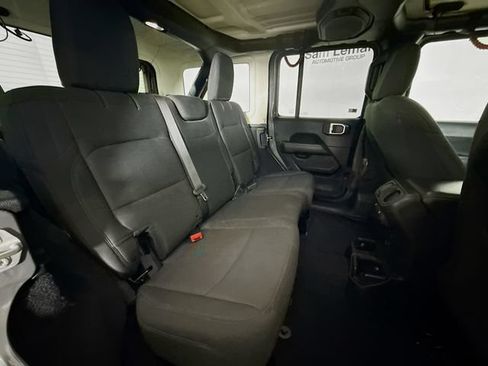 Used 2019 Jeep Wrangler Unlimited Sahara w/ Cold Weather Group AWD/4WD image 27