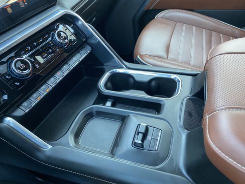 Used 2024 GMC Sierra 2500 Denali Ultimate image 32