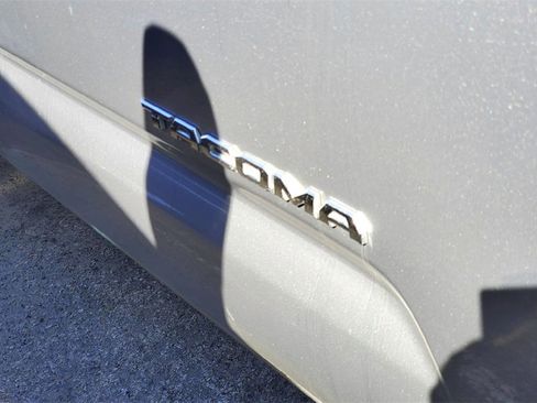 Used 2021 Toyota Tacoma TRD Off-Road w/ Technology Package image 5