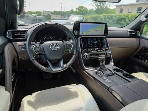 Used 2024 Lexus LX 600 4WD w/ Appearance Package image 43