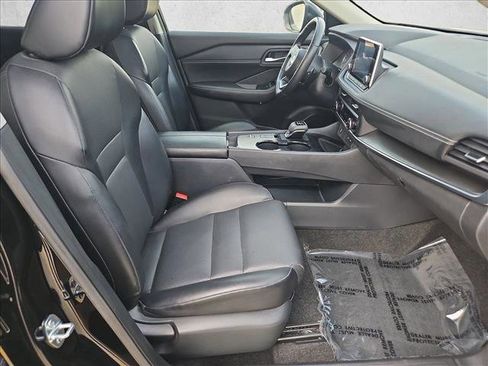 Used 2024 Nissan Rogue SV w/ SV Premium Package image 17