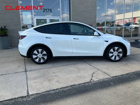 Used 2023 Tesla Model Y Performance AWD/4WD image 3