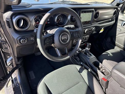 Used 2023 Jeep Gladiator Sport image 36