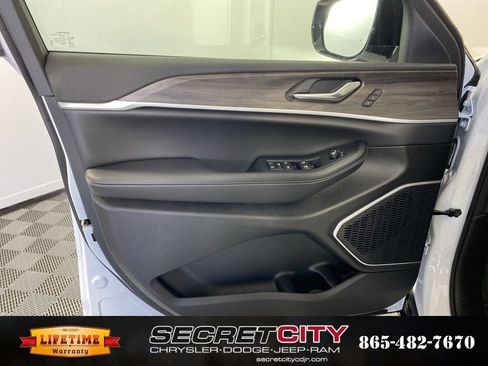 New 2026 Jeep Grand Cherokee L Limited image 12