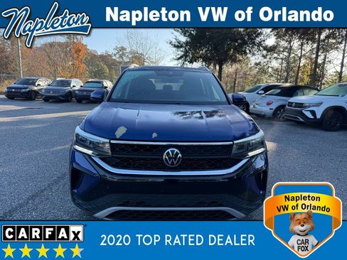 Used 2022 Volkswagen Taos SE image 2