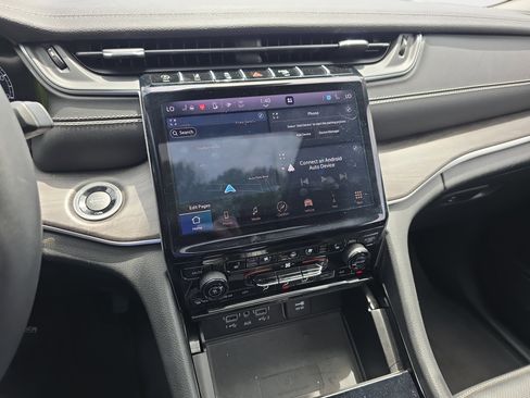 Used 2023 Jeep Grand Cherokee L Limited w/ Luxury Tech Group II AWD/4WD image 6