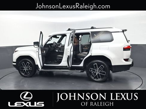 Used 2024 Lexus GX 550 w/ Accessory Package (Z1) AWD/4WD image 36