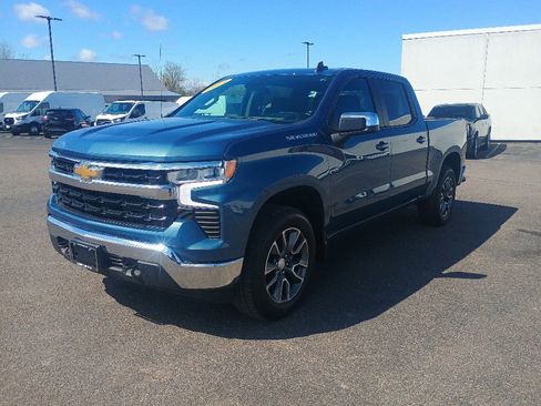 Used 2024 Chevrolet Silverado 1500 LT AWD/4WD image 3