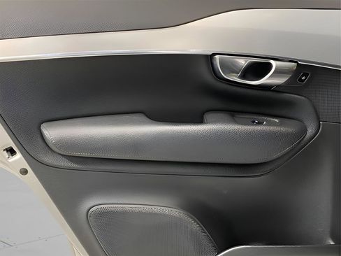 Used 2018 Volvo XC90 T6 Momentum w/ Convenience Package image 11