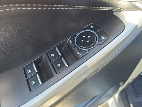 Used 2023 Ford Explorer Limited image 31