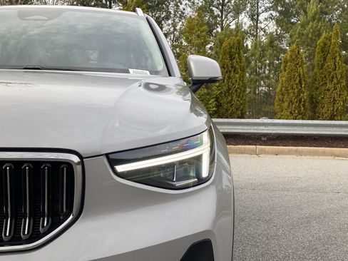 Used 2025 Volvo XC40 B5 Core image 41