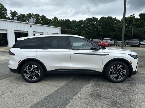 New 2025 Lincoln Nautilus Premier w/ Equipment Group 102A image 8