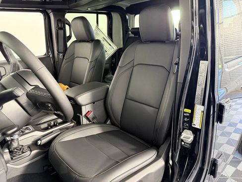 New 2025 Jeep Gladiator Sport w/ Premium Package image 10