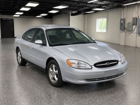 Used 2002 Ford Taurus SE FWD image 3