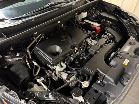 Used 2021 Toyota RAV4 LE FWD image 40