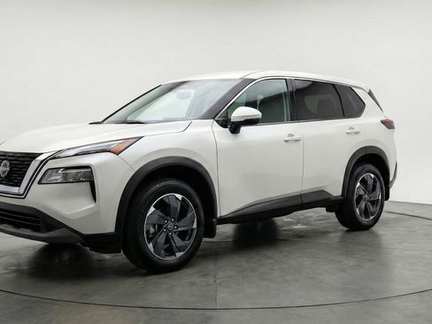 Used 2025 Nissan Rogue SV FWD image 3
