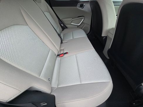 Used 2025 Kia Soul LX image 17