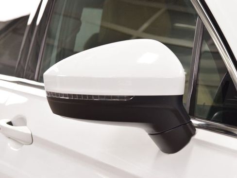 Used 2022 Volkswagen Tiguan SE AWD/4WD image 14