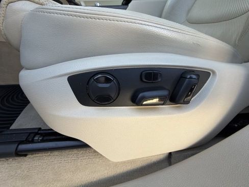 Used 2016 Volkswagen Touareg Executive AWD/4WD image 26