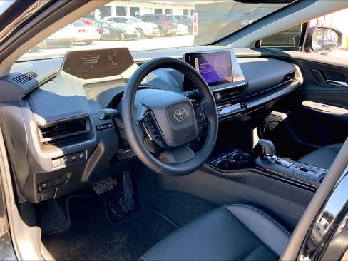 Used 2025 Toyota Prius image 16