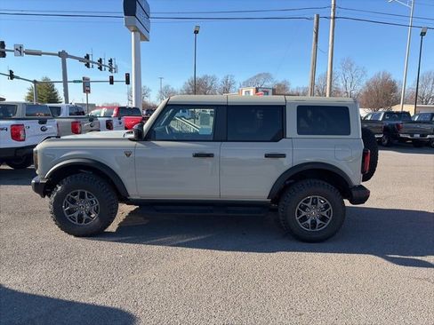 New 2025 Ford Bronco Badlands image 3