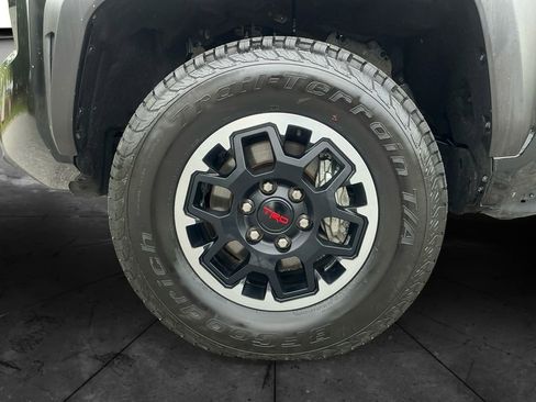 Certified 2025 Toyota Tacoma TRD Off-Road AWD/4WD image 16