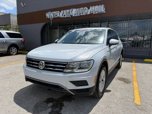 Used 2018 Volkswagen Tiguan SE w/ Panoramic Sunroof Package image 1
