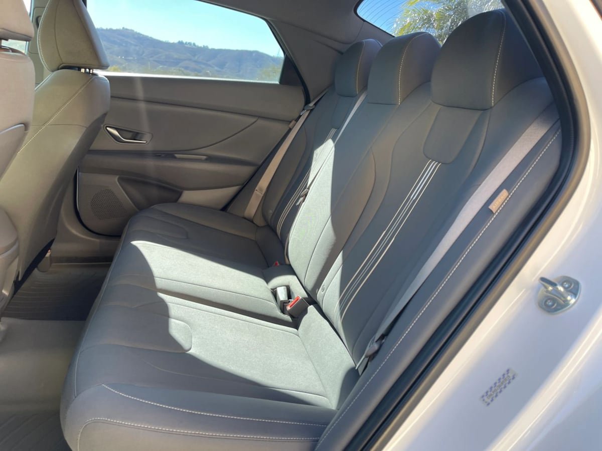 Used 2024 Hyundai Elantra Blue FWD image 19