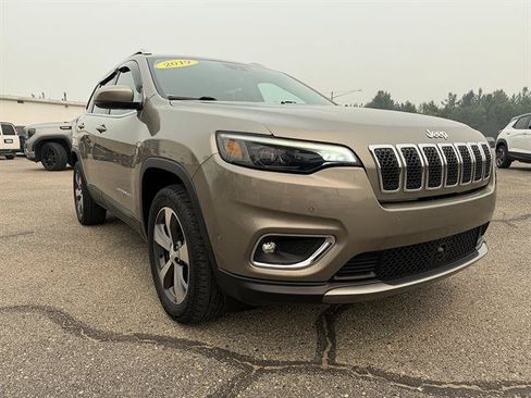 Used 2019 Jeep Cherokee Limited w/ Luxury Group AWD/4WD image 9