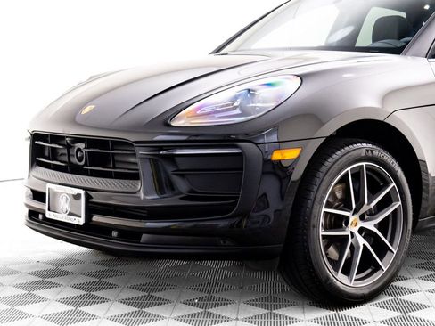 Certified 2025 Porsche Macan image 40