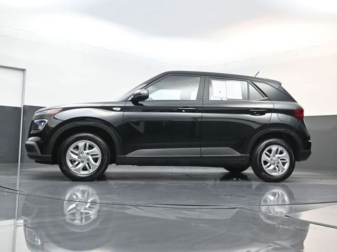 Used 2026 Hyundai Venue SE FWD image 26
