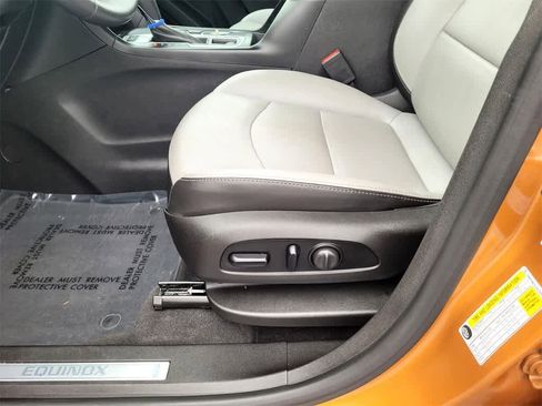 Used 2018 Chevrolet Equinox Premier image 16