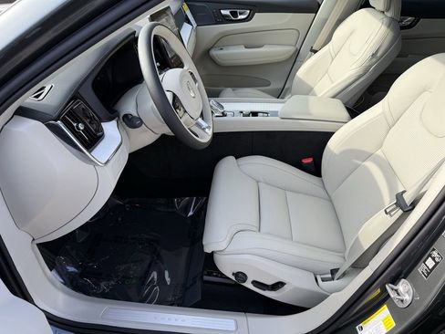 New 2026 Volvo XC60 B5 Ultra w/ Climate Package image 9