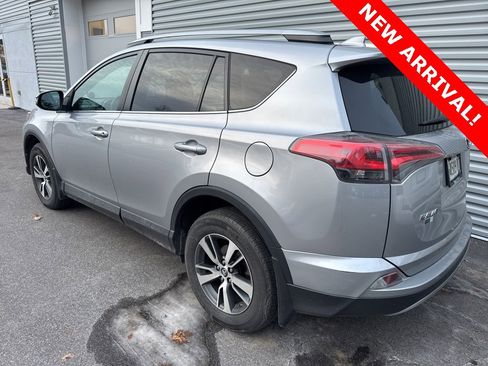 Used 2018 Toyota RAV4 XLE image 3