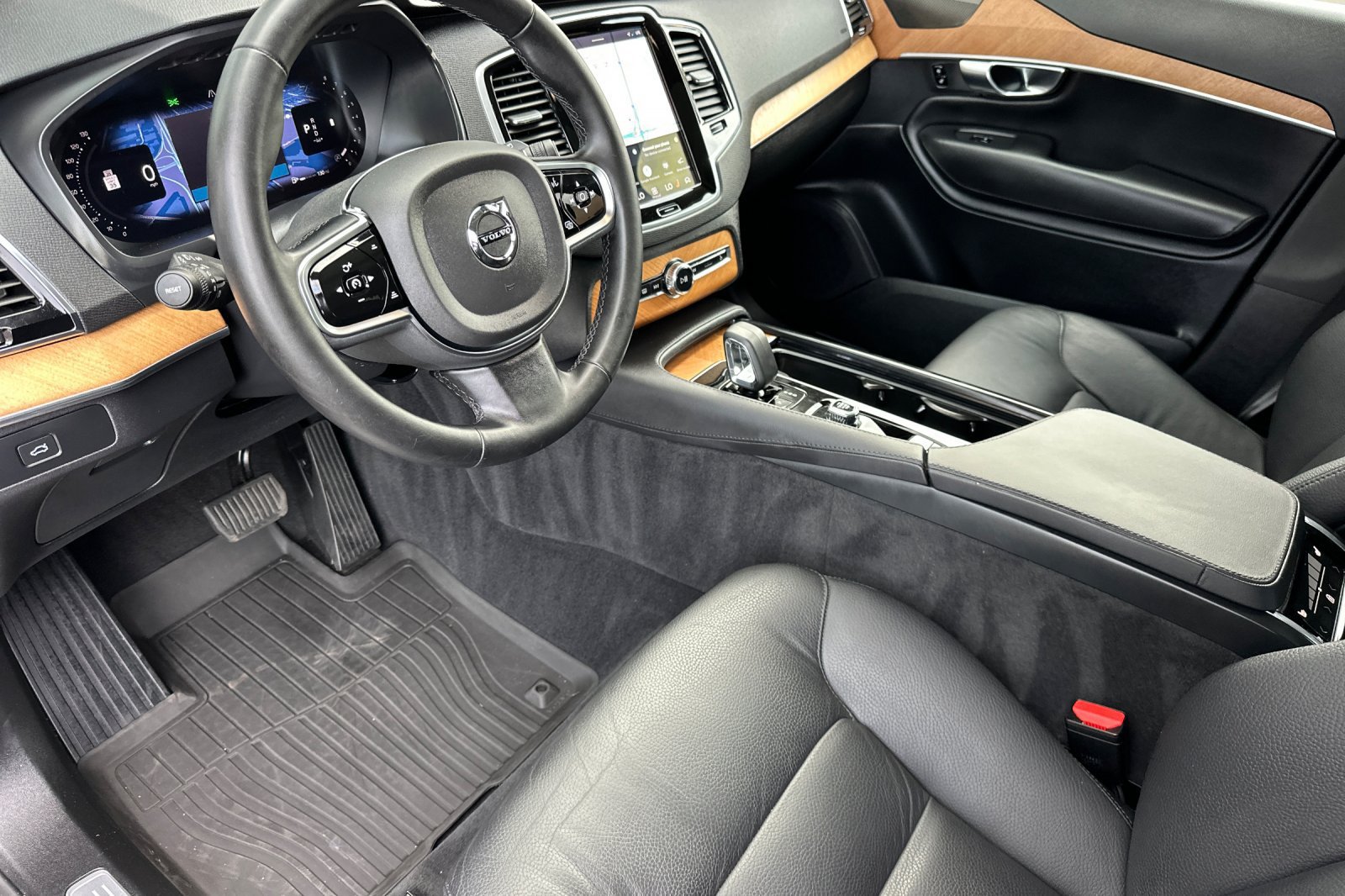 Used 2025 Volvo XC90 B6 Plus w/ Protection Package Premier AWD/4WD image 9