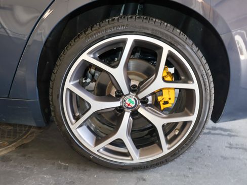 Used 2019 Alfa Romeo Giulia Ti AWD/4WD image 38