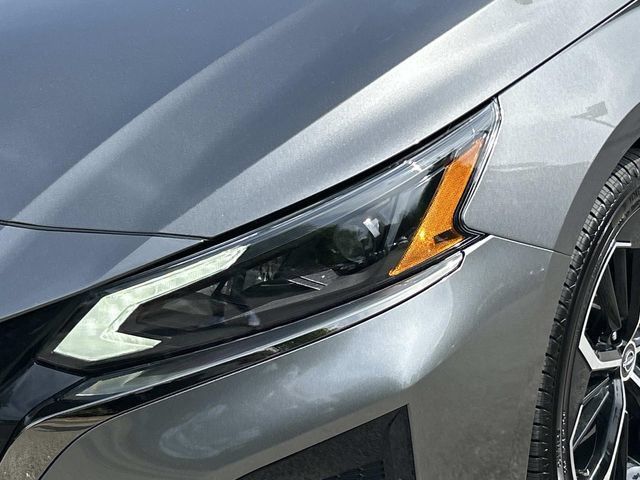 Used 2024 Nissan Altima 2.5 SR w/ SR Premium Package AWD/4WD image 9